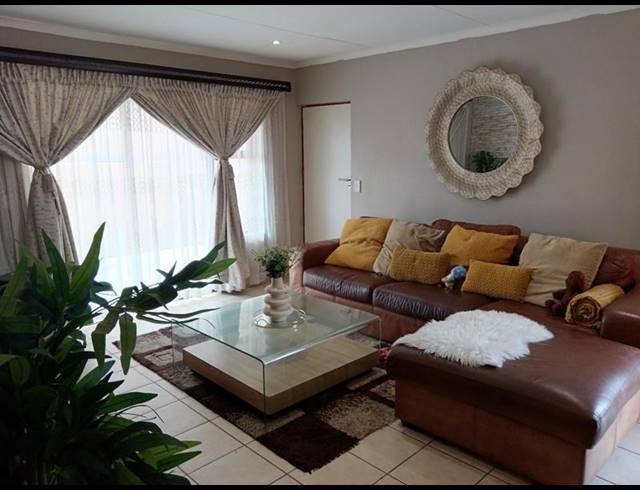 3 BEDROOM TOWNHOUSE FOR SALE IN MONTANA